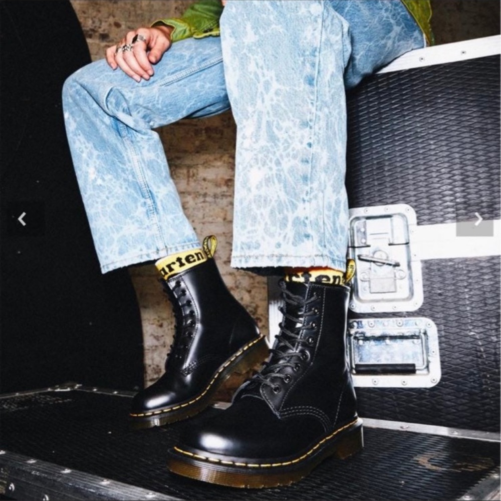 Dr. Martens 1460 Smooth Leather lace up boots size 9